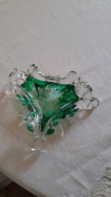 Şüşə məmulatları dəsti - Yaşıl və şəffaf tonların keçidi ilə