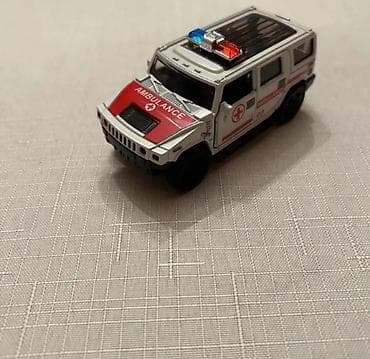 Oyuncaq maşın – Ambulans SUV model - Korpus: ağ rəngdə, qırmızı