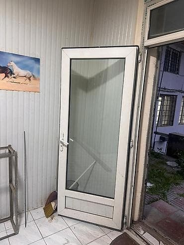 plasdik qapı: PVC şüşəli qapı - Material: Ağ PVC profil - Şüşə: Böyük ölçülü təkqat — 1