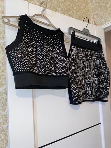 topik geyim: Ziyafət geyimi 190 manata alınıb bir dəfə adgünə geyinilib. Ölçü 38-M — 2