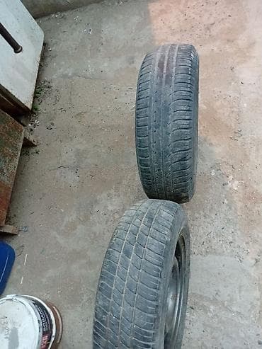 şin və disklər: Məhsul: 2 ədəd minik avtomobili təkəri (1 ədəd diskli, 1 ədəd — 2