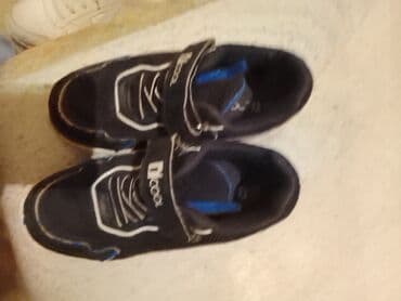 i̇dman uşaq şortları: Uşaq idman ayaqqabısı - Rəng: qara, mavi detallarla - Bağlanma — 1