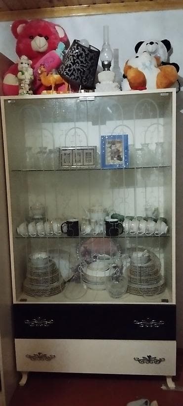 salon mebeli ikinci el: Qonaq otağı/yataq otağı üçün mebel dəsti - Vitrin şkaf: Üst hissəsi — 1