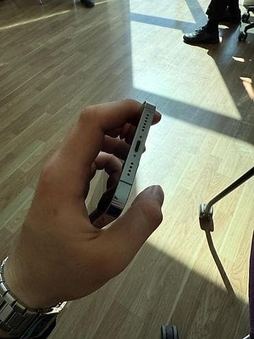 google pixel 6 pro: IPhone 13 Pro, Sierra Blue — 6