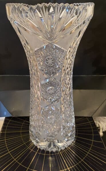 linenum qiymeti: Xrustal guldan. Tezedir. Qiymetinde razilaşmaq olar — 4