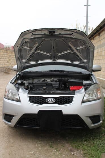 15 disklər: Kia Rio hatchback – gümüşü rəngdə, 5 qapılı şəhər avtomobili. Xarici — 14