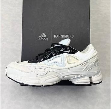 Səndəl və şəp-şüplər: Məhsul: Adidas x Raf Simons (Ozweego silueti) - Dizayn: Raf Simons — 2