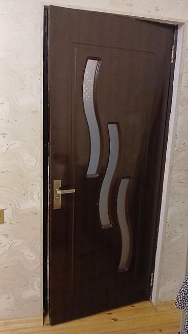 Qapı – daxili otaq qapısı - Material: ağac əsaslı (MDF/taxta), tünd — 4