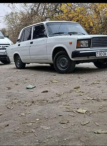 niva urban stoplari: VAZ 2107, ağ rəng, sedan kuzov. Texniki və dizayn xüsusiyyətləri: - — 5
