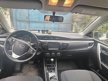 Toyota Corolla: 1.6 l | 2014 il Sedan — 8