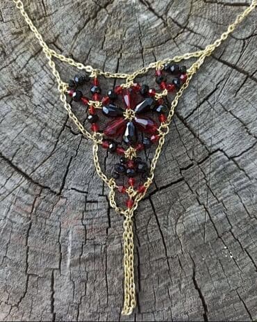 Eynəklər: Əl işi şahmaran satılır. Daşlı və çox zövqlü dizayndır. Xüsusi — 1