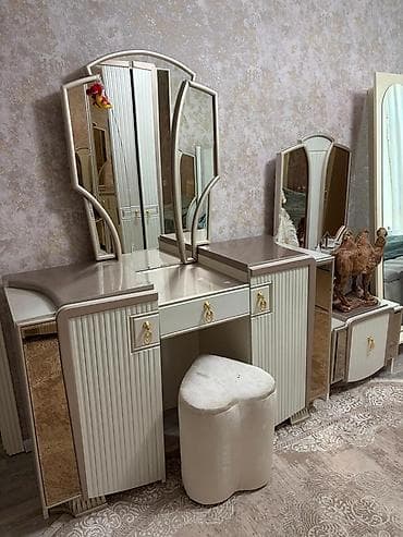 Мебель: Двуспальная кровать, Шкаф — 2