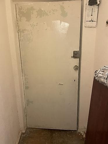 Məişət və otaq qapıları dəsti Bu qapılar satılır. Təcili satılır, evdə