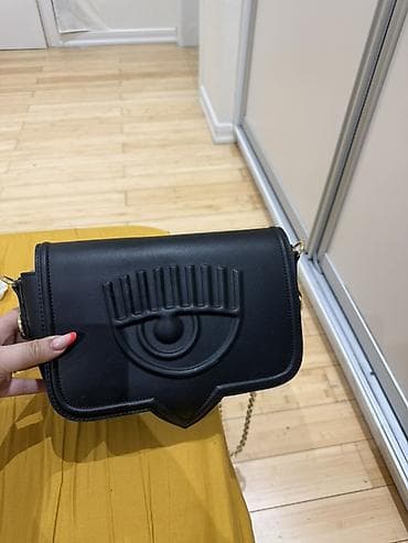 Qara çiyin çantası – qalın relyef “göz” naxışlı ön panel - Rəng: qara