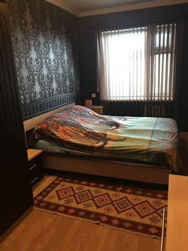 bine qesebesinde ev: Səbail rayonu,İçəri şəhər metrosuna 3 dəqiqəlik məsafədə. Bəy — 3