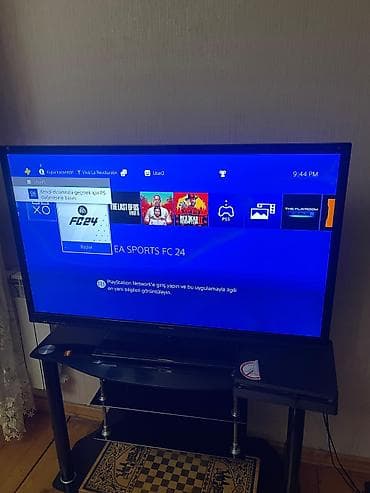 плейстейшен 4 слим: PlayStation 4 Slim oyun konsolu - Rəng: qara, yığcam Slim korpus - Ön — 6