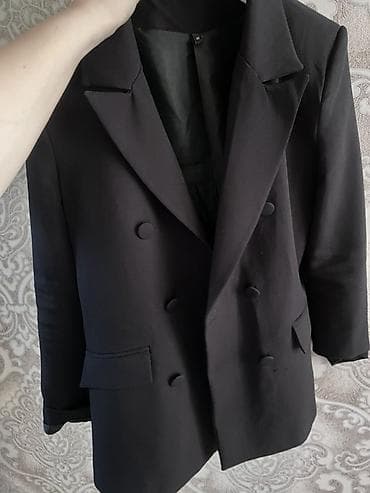 Qadınlar üçün ikiqat düyməli klassik qara bleyzer. - Rəng: qara -