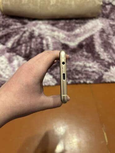 telefonlar kreditle: Smartfon – qızılı rəngdə Xüsusiyyətlər və dizayn: - Ekran: tam ön — 6