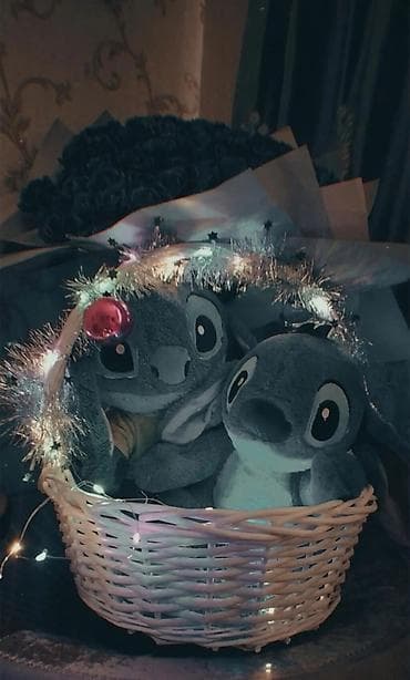 Hədiyyə səbəti – LED işıqlı dekor və iki yumşaq oyuncaqlı kompozisiya lalafo.az -da Hədiyyə səbəti – LED işıqlı dekor və iki yumşaq oyuncaqlı kompozisiya