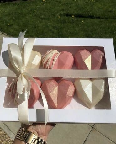 Сейфы: Həndəsi ürək formalı, zərif detallarla bəzədilmiş, dekorativ qutularda — 7