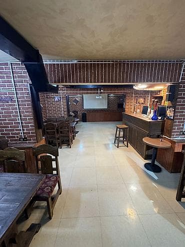 bars: Beer Room – Pub & Lunch - Yeraltı konseptli, kərpic divarlı — 2