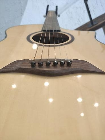 smiger: Elektro akustik gitara Model:Smiger FN 20 Üst: Şam ağacı Qol: Gül — 2