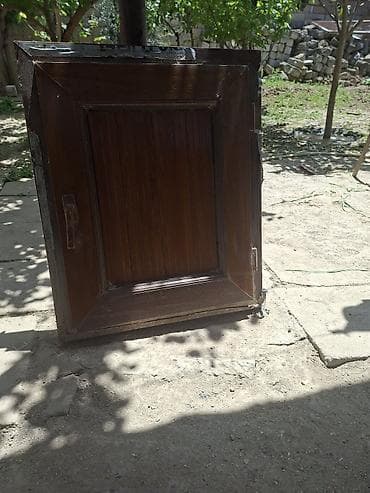 seyf qapilari: Taxta qapı paneli və metal karkas - Material: massiv taxta panel — 1