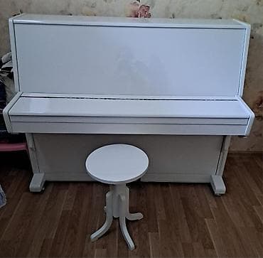 Ağ rəngdə akustik upright piano - Korpus: parlaq ağ boya ilə