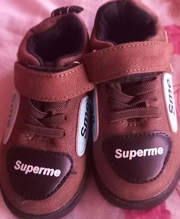 Uşaq ayaqqabısı - Rəng: qəhvəyi (qaranlıq qara detallarla) - Üst