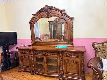 kompiter masası: İşlənmiş, Masa və oturacaqlar — 4