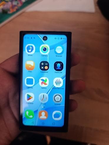 philips xenium 9@9q: Mini Android smartfon – “Mega power. Mini sized.” Xüsusiyyətlər: - — 3