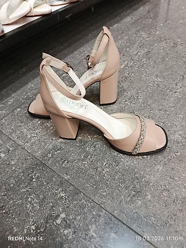 Basanoşka və səndəllər: Merlin Shoes qadın səndalları - Model: Açıq burunlu, qalın dabanlı — 2