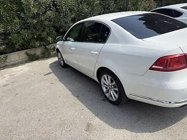 volkswagen passat 1: Volkswagen Passat (B7) sedan – ağ rəng, avtomat transmissiya. - Geniş — 6