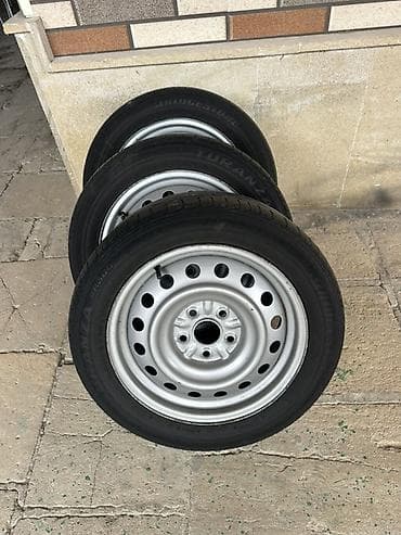 r15 disk teker: 4 ədəd komplekt təkər diski və şin Tayota karolla elantira bu modelere — 2