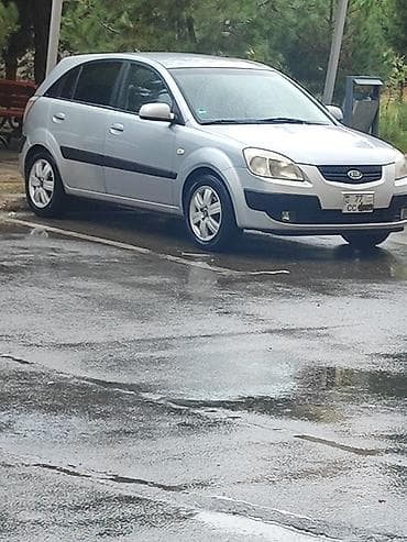 ravon r4 lizing: Kia Rio: 1.4 l | 2005 il Sedan — 2