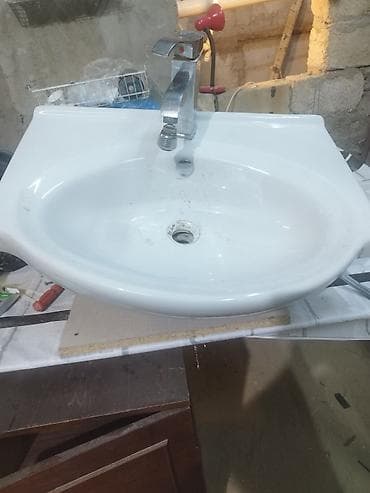 Keramik vanna otağı əl-üz yuma lavabosu və qarışdırıcı kran komplekti