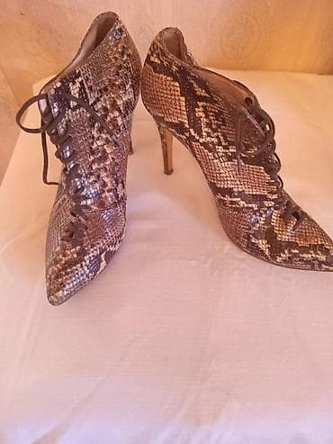 Tuflilər, Ölçü: 38.5, İşlənmiş lalafo.az -da Tuflilər, Ölçü: 38.5, İşlənmiş