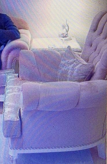 işlemiş divan: 2 ay islenib,hec bir yerinde defekt yoxdur,2500 manata alinib,tecili — 2