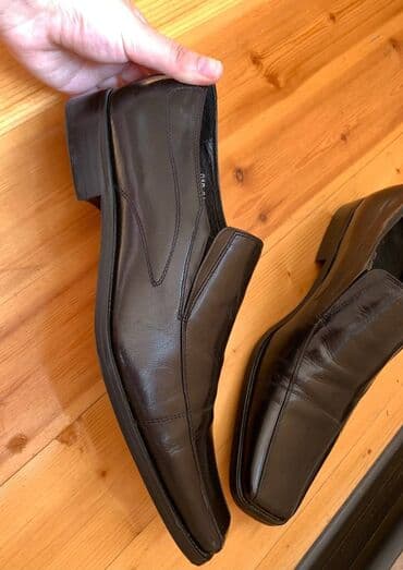 Səndəl və şəp-şüplər: PELUSO markası material : dəri 41 razmer 115 azne alınıb 30 azn — 4