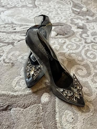 Şəffaf tünd boz rəngdə klassik qadın tufliləri - Dizayn