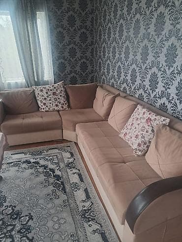 Islenmis divan. 250 azn satilir lalafo.az -da Islenmis divan. 250 azn satilir