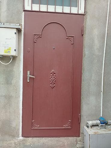 islenmis demir qapilar: Heyet evi ücün demir qapi satilir.ici dolu berk qapidi .ESL — 3