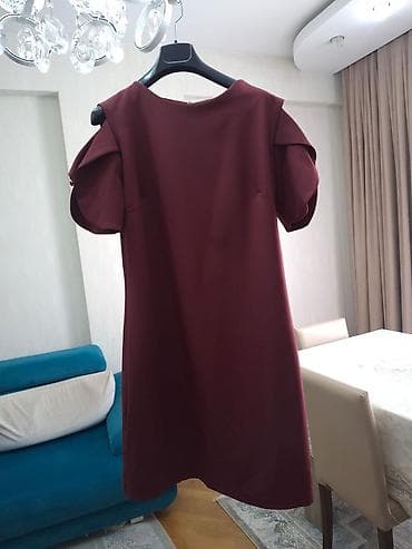 Şəxsi əşyalar: Bordo rəngli qadın paltarı - Model: Dizdən yuxarı uzunluqda, düz — 1