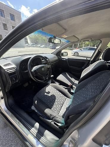 Opel: Opel Astra G hatchback – gümüşü rəng, 5 qapı, 5 yerlik salon. Texniki — 4