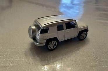 Miniatür yığım maşını – ağ rəngli ofroud SUV model - Metaldan — 3