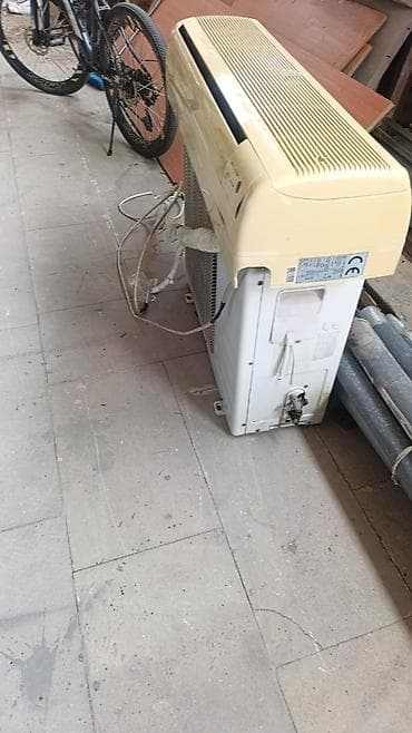 Kondisioner Elit 60 kvadratmetrlik əla vəziyyətdədir