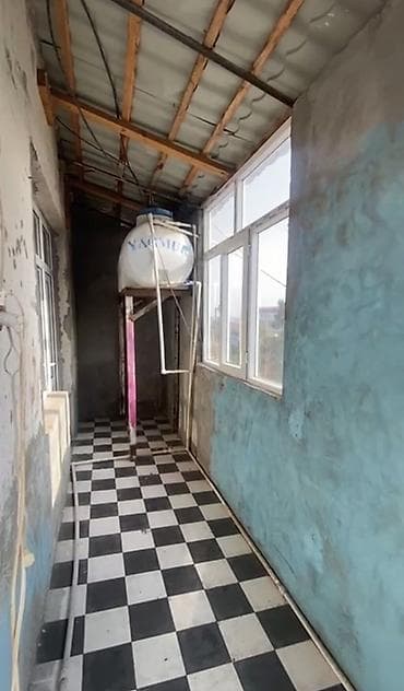 ağ şəhərdə evlərin satışı: Satılır: 3 otaqlı mənzil + mətbəx + 2 eyvan(balkon) Ponarama Mənzərə — 7