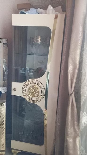 Qonaq otağı üçün vitrin və TV stendi dəsti - Dəst tərkibi: - İki