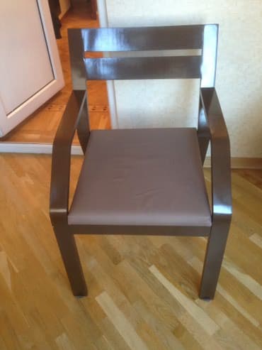 stul ev ucun: Stul satılır. Biri de var yeni iki denedi. Evde yer olmadığından — 2