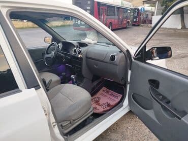 xacmazda ucuz avtomabiller: Avtomobil: Sedanın kompakt sinfi, ağ rəng Kuzov: 4 qapılı, ağ boya — 14